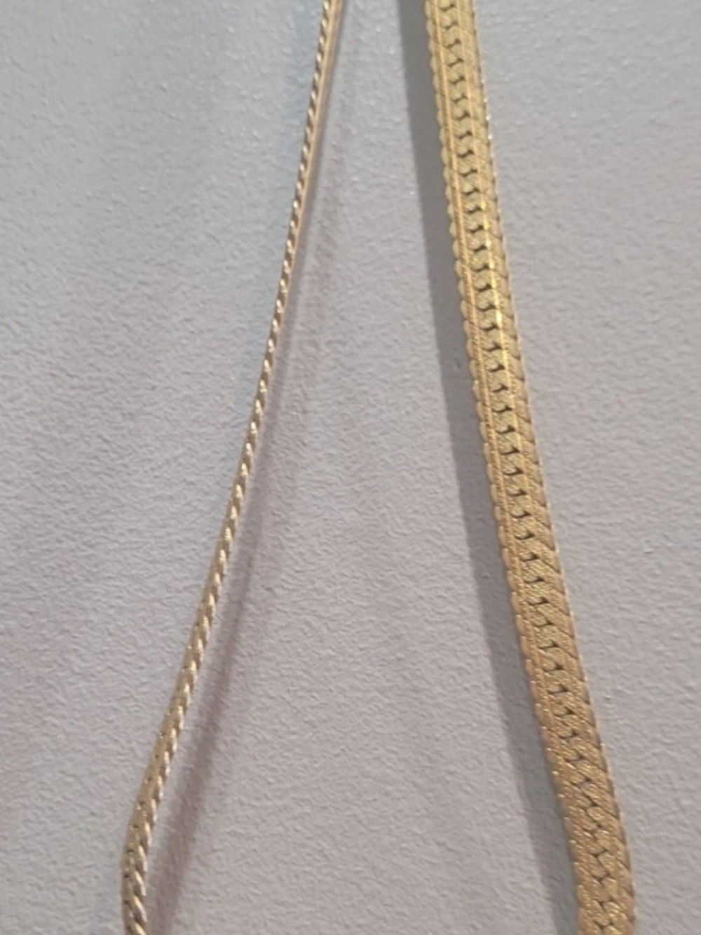 Vintage Gold Tone Flat Herringbone Chain Necklace 16 Inch Choker Classic
